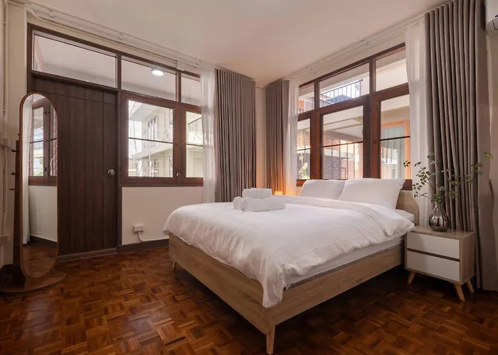 Thonglor|spacious 4br4ba, Fast-wifi, Netflix, Shop Bangkok